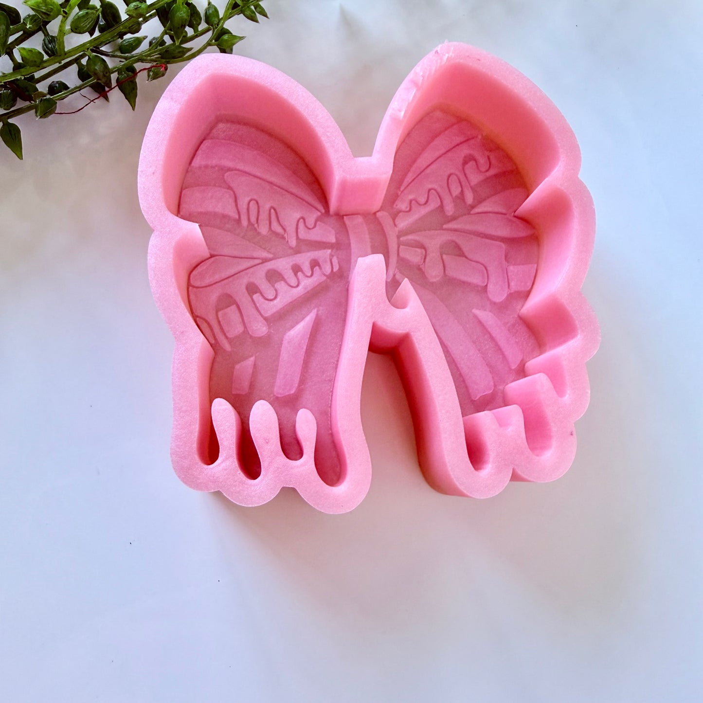 Dripping bow Bats Freshie Mold
